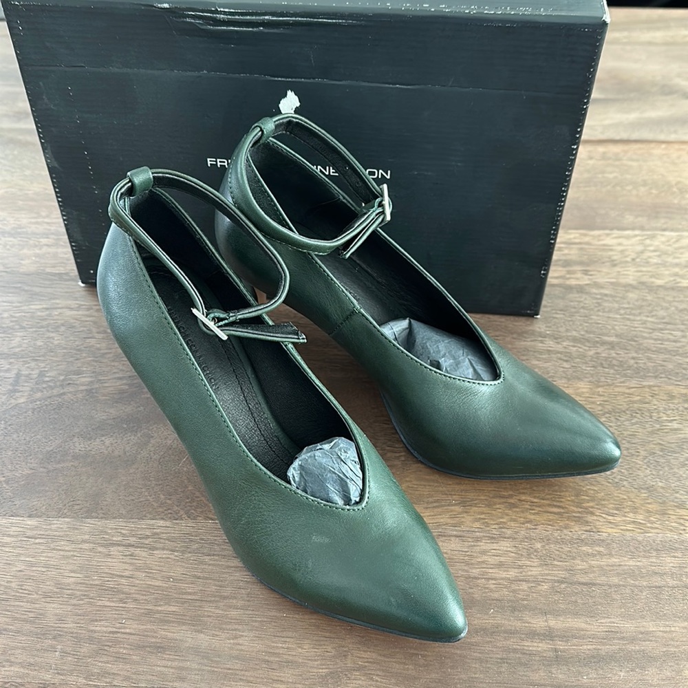 French Connection, Adrianna HI V Ankle Strap Heel, size: US9 Green, new with box
